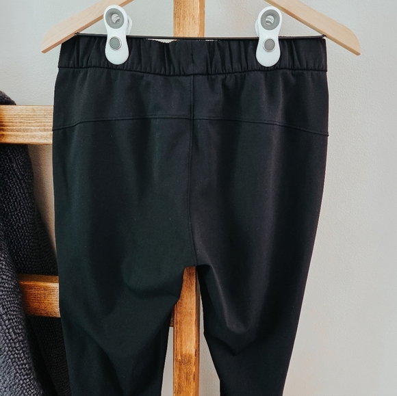 Lululemon On the Fly Pant Black 7/8 Like New (Size 8) - Picture 7 of 9